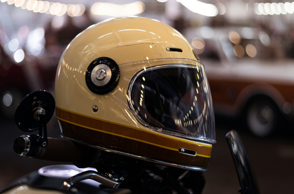 Cascos de moto vintage: la atracción del estilo café racer en 2025 1 Cascos de moto vintage: ¿por qué el estilo café racer seguirá atrayendo a los motociclistas en 2025?