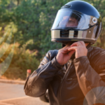 Cómo elegir tu equipamiento de moto para un año seguro