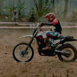 Cómo la superficie de la grava afecta el rendimiento de tu motocicleta