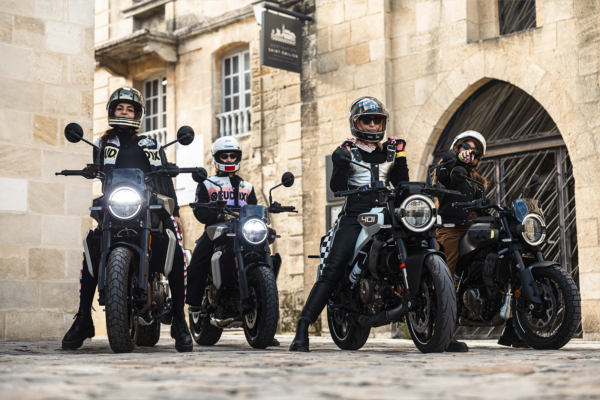 Descubre las nuevas motos Husqvarna: Svartpilen y Vitpilen 4 ¿Qué moto elegir? ¡El equipo de Eudoxie prueba los nuevos productos Husqvarna!