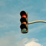 Infracciones de tráfico comunes entre motociclistas y cómo evitarlas