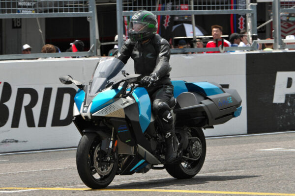 Kawasaki y su ambiciosa moto de hidrógeno: Futuro del motociclismo 2 La última locura de Kawasaki es una moto que parece un avión a reacción. El objetivo es salvar al mundo de las eléctricas