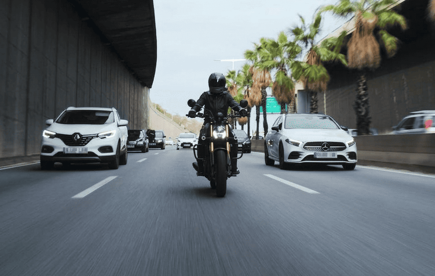 Consejos para mejorar la conducción en moto y aumentar la seguridad 1 Consejos Clave Para Mejorar Tu Conducción En Moto Y Ganar Seguridad En Carretera