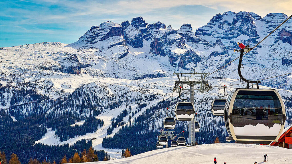Descubre Virgen de Campiglio en moto: un paraíso alpino 1 ¡Llega a esta auténtica maravilla en moto!