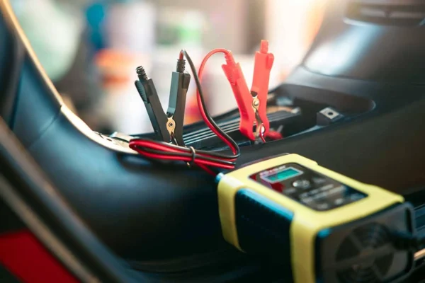 Cómo arrancar una moto sin batería: métodos y consejos 5 ¿Se puede arrancar una moto sin batería? ¿Cómo hacerlo?