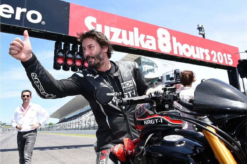 La impresionante colección de motos de Keanu Reeves 1 El garaje de motos de Keanu Reeves está lleno de virguerías, pero ninguna como la brutal Ducati 998 que usó en 'Matrix'