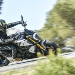 Dominando el contramanillar: técnica clave en la conducción de motos