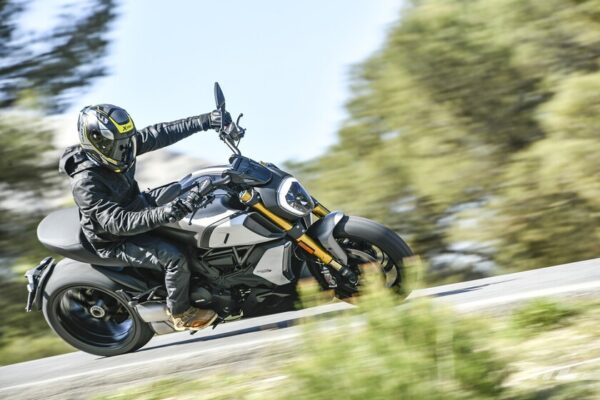 Dominando el contramanillar: técnica clave en la conducción de motos 4 El contramanillar, la técnica de conducción en moto que todos hemos hecho alguna vez, aunque sea sin darnos cuentas