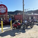 Explora la emocionante autopista Ortega en motocicleta