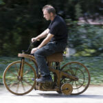 La primera moto de la historia: un accidente de innovación