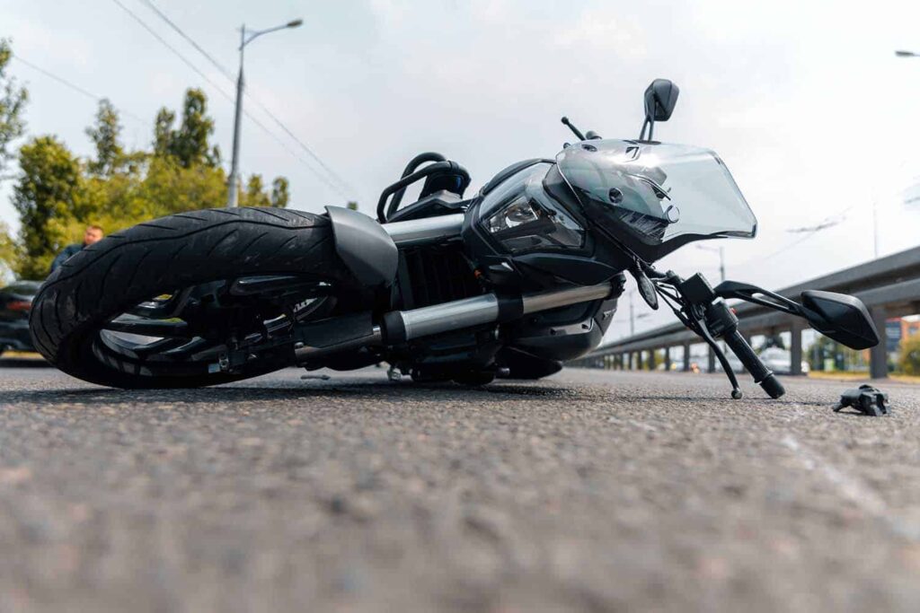 Cómo actuar después de una caída en moto: pasos clave 1 ¿Qué revisar después de una caída en moto?