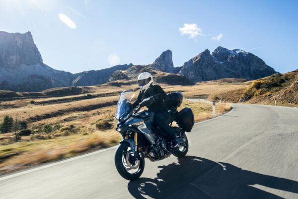 Yamaha presenta un sistema que reduce marchas y frena automáticamente 2 Yamaha quiere conducir tu moto por ti. Ha patentado un sistema que frena y reduce marchas solo en función del tráfico