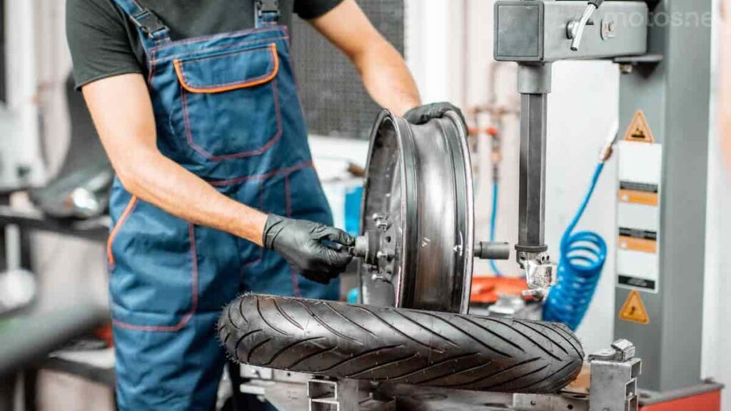 Tipos de neumáticos de moto: duración y precios 1 Los tipos de neumáticos de una moto: duración y precio