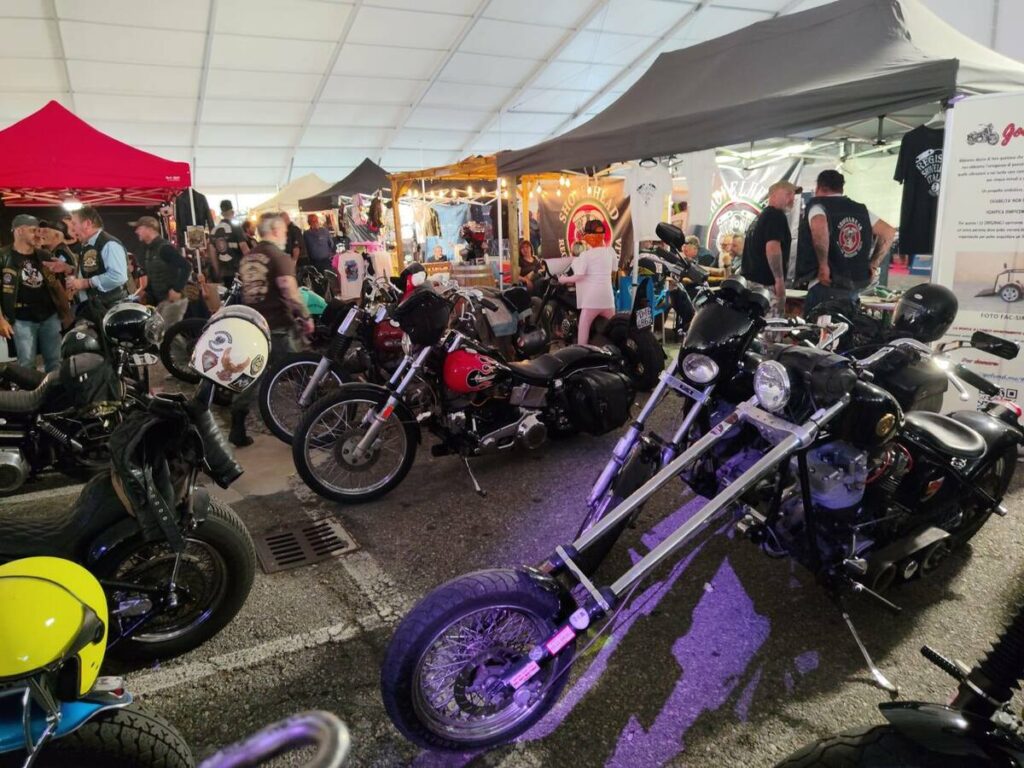 Alba Chopper 2026: motos, tatuajes y boxeo en un evento único 1 boom en público entre motos, tatuajes y boxeo - Lavocedialba.it