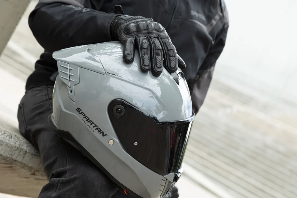 ¿Cada cuánto deberías cambiar tu casco de moto? 1 ¿Cada cuánto se debe cambiar un casco para moto? Señales de que tu casco ya no te protege igual